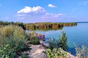 Продам участок Нерубаское Хаджибей 1 линия от воды. Свой выход.
